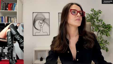 Elle  online show from 12/20/25, 09:16