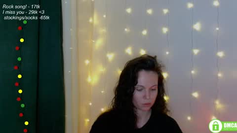 Snapshot of leia_bell chatting on 05/08/26, 07:08 hey Im Leia and I love rock online show from 05/08/26, 07:08