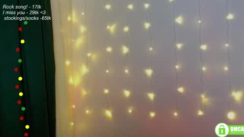 Snapshot of leia_bell chatting on 05/15/26, 07:21 hey Im Leia and I love rock online show from 05/15/26, 07:21
