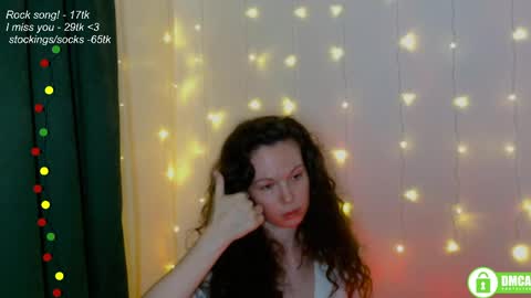Snapshot of leia_bell chatting on 05/17/26, 07:10 hey Im Leia and I love rock online show from 05/17/26, 07:10