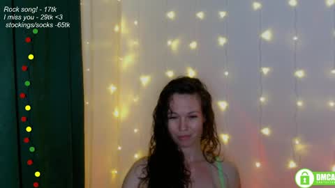 Snapshot of leia_bell chatting on 05/23/26, 08:13 hey Im Leia and I love rock online show from 05/23/26, 08:13