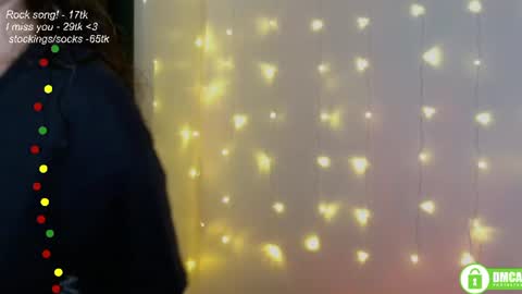 Snapshot of leia_bell chatting on 07/12/26, 07:27 hey Im Leia and I love rock online show from 07/12/26, 07:27