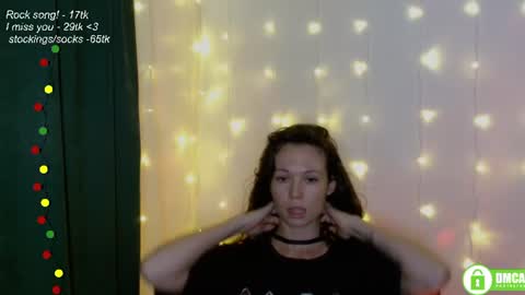 Snapshot of leia_bell chatting on 07/24/26, 07:34 hey Im Leia and I love rock online show from 07/24/26, 07:34