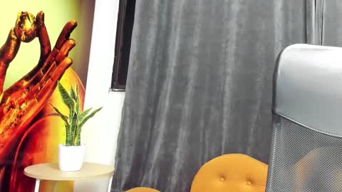 leia_cooper online show from 12/16/25, 11:26