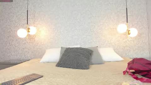 LEIGH ANGELS online show from 03/18/26, 09:40