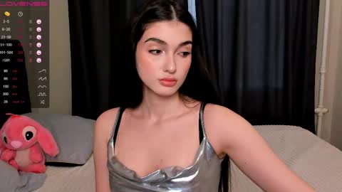 Leila online show from 04/25/26, 12:52