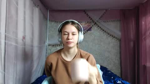 leila_bambi_ online show from 11/14/25, 11:53