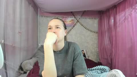 leila_bambi_ online show from 04/22/26, 02:07