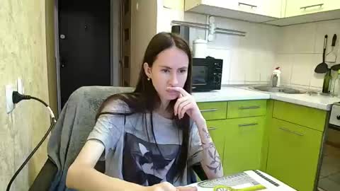 Snapshot of leila_monaco chatting on 09/09/25, 05:18 Leila online show from 09/09/25, 05:18