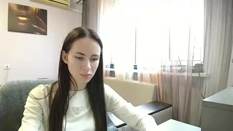 Snapshot of leila_monaco chatting on 10/04/25, 08:45 Leila online show from 10/04/25, 08:45