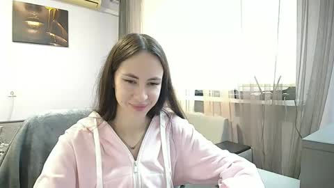 Snapshot of leila_monaco chatting on 10/07/25, 09:28 Leila online show from 10/07/25, 09:28
