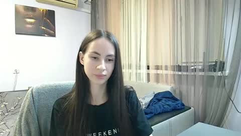 Snapshot of leila_monaco chatting on 10/12/25, 04:39 Leila online show from 10/12/25, 04:39
