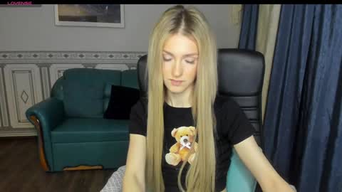 Snapshot of leila_morriss chatting on 12/08/24, 10:14 Leila Morriss online show from 12/08/24, 10:14