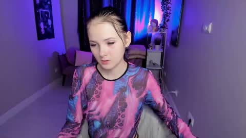 Snapshot of leila_xxbaby chatting on 10/10/25, 05:28 Leila online show from 10/10/25, 05:28