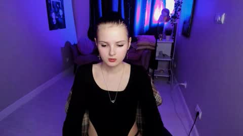 Snapshot of leila_xxbaby chatting on 10/11/25, 05:44 Leila online show from 10/11/25, 05:44