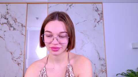 Snapshot of leilalawson chatting on 12/19/24, 07:07 LeilaLawson online show from 12/19/24, 07:07