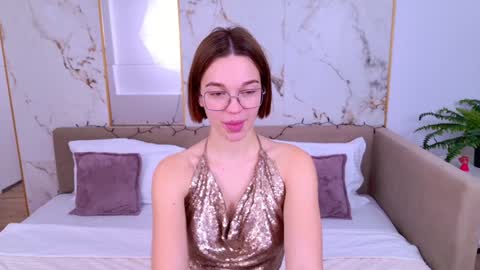 Snapshot of leilalawson chatting on 12/19/24, 10:10 LeilaLawson online show from 12/19/24, 10:10