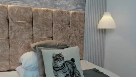 leilapons online show from 10/10/25, 05:34