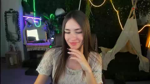 Snapshot of leilarai chatting on 11/10/25, 01:43 Leila Rai online show from 11/10/25, 01:43