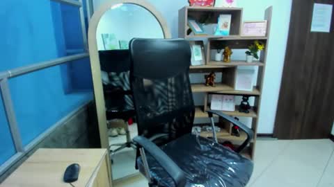 Leila online show from 10/31/25, 12:28