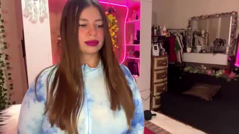 Snapshot of leilavixen chatting on 12/02/25, 10:20 Leila online show from 12/02/25, 10:20