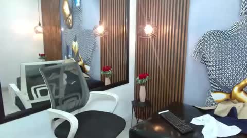 lelehott01 online show from 06/29/26, 10:15
