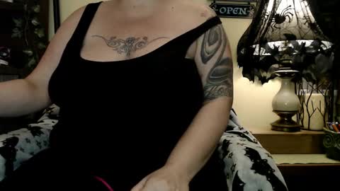 Snapshot of leluluvsyou chatting on 03/05/25, 07:27 Lelu Fallas online show from 03/05/25, 07:27