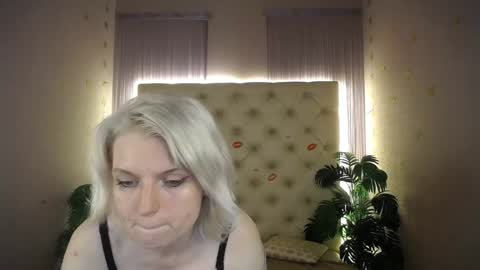 Snapshot of lena_paulles chatting on 01/29/25, 11:51 Lena online show from 01/29/25, 11:51