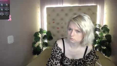 Snapshot of lena_paulles chatting on 02/15/25, 07:06 Lena online show from 02/15/25, 07:06