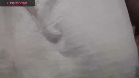 lenagolden online show from 11/17/25, 12:22