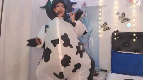 Snapshot of lenaleenyan chatting on 02/15/25, 12:15 lenaleenyan online show from 02/15/25, 12:15