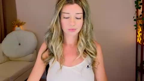 Lena online show from 06/26/26, 10:41