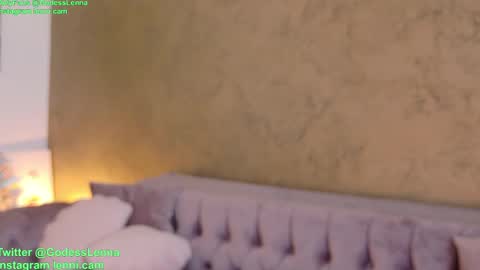 Snapshot of lenna_godess chatting on 01/26/25, 10:23 Lenna Goddess online show from 01/26/25, 10:23