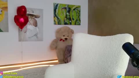 Snapshot of lenna_godess chatting on 02/18/25, 09:21 Lenna Goddess online show from 02/18/25, 09:21