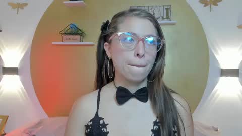 Snapshot of lenna_phillips chatting on 06/18/26, 11:25 Lenna online show from 06/18/26, 11:25