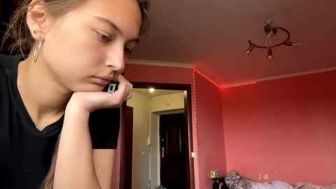 Hellomy name is Natalyits my first day here nice to meet you Give me 50 thumbs ups online show from 04/15/26, 01:51