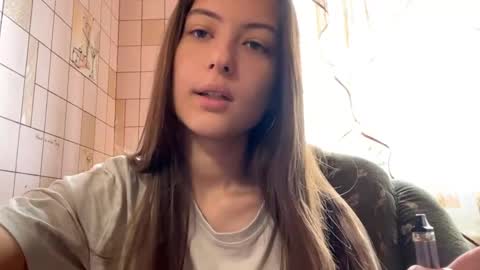 Hellomy name is Natalyits my first day here nice to meet you Give me 50 thumbs ups online show from 04/23/26, 07:41