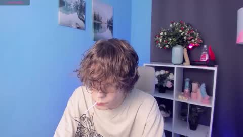 Snapshot of leo_bensyten chatting on 10/23/25, 02:05 Leo online show from 10/23/25, 02:05