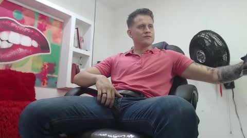 Snapshot of leo_cumming01 chatting on 02/11/25, 01:51 Yesid online show from 02/11/25, 01:51