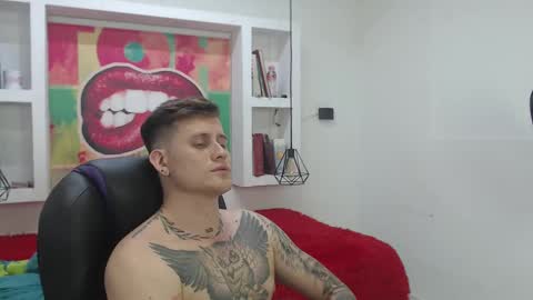 Snapshot of leo_cumming01 chatting on 02/12/25, 04:44 Yesid online show from 02/12/25, 04:44