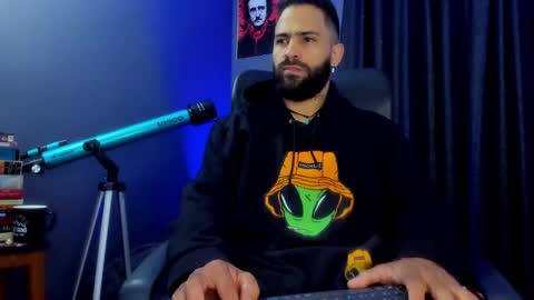 Leo  Diaz online show from 12/29/24, 02:10