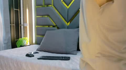 leo_miller_ online show from 04/23/26, 11:31