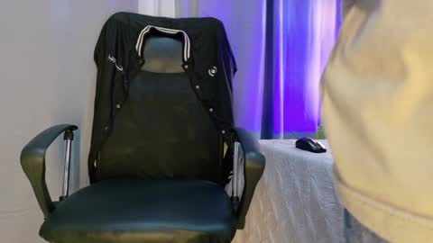 leo_miller_ online show from 04/23/26, 12:29