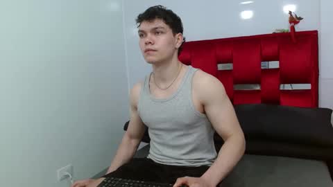 Snapshot of leo_morris chatting on 01/03/25, 01:03 leo_morris online show from 01/03/25, 01:03