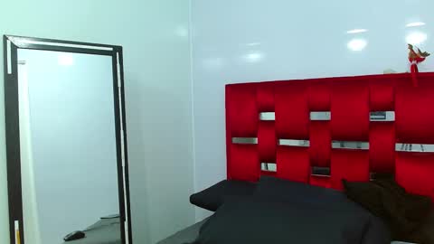 Snapshot of leo_morris chatting on 01/04/25, 04:22 leo_morris online show from 01/04/25, 04:22