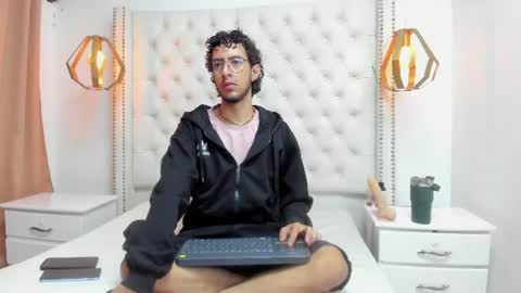 Snapshot of leo_sanz6 chatting on 06/24/26, 12:26 LEO online show from 06/24/26, 12:26