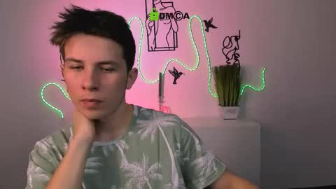 leo_valor online show from 12/17/25, 07:20