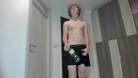 leo_wildd online show from 10/27/25, 05:17