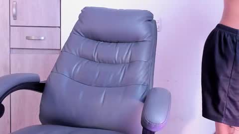 leohard_ online show from 01/05/26, 05:27