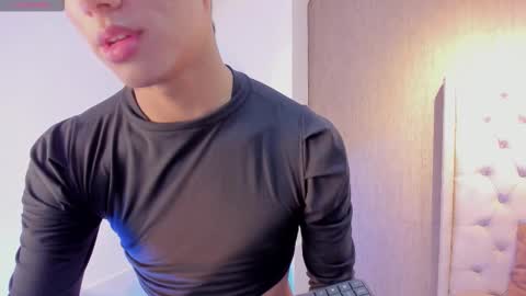 leohard_ online show from 03/19/26, 12:36